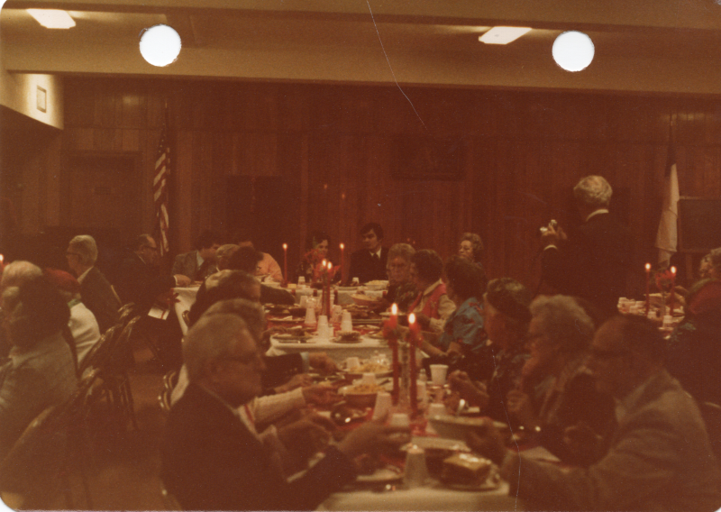 Congregants dine together