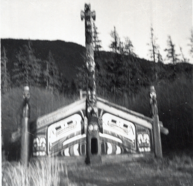 Picture of a cabin-like building