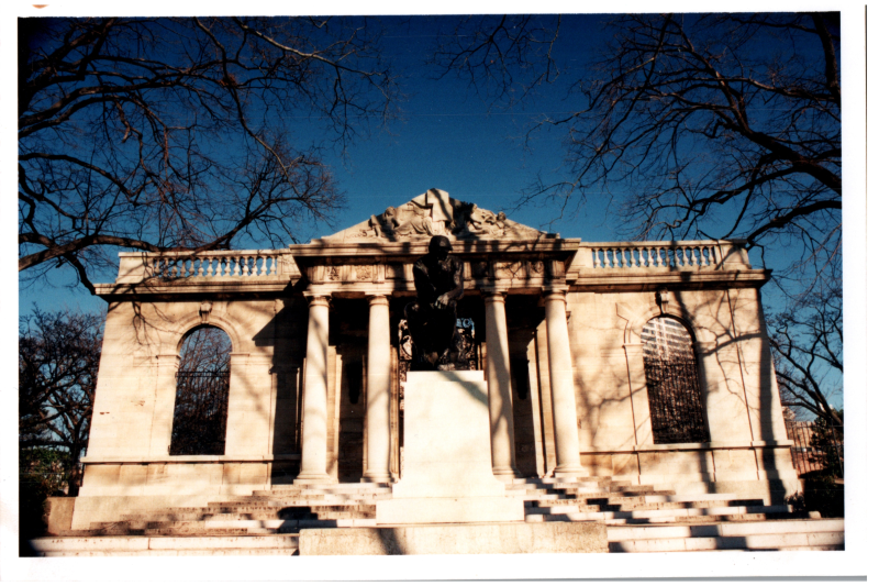 Picture of Rodin's "The Thinker" statue outside the Rodin Museum